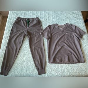 Gray Figs jogger pants and top. Like brand new.